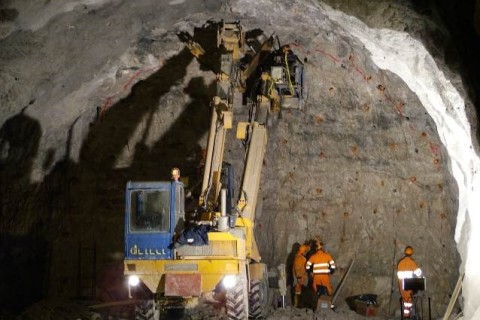 LISTOLADE TUNNEL (BL)